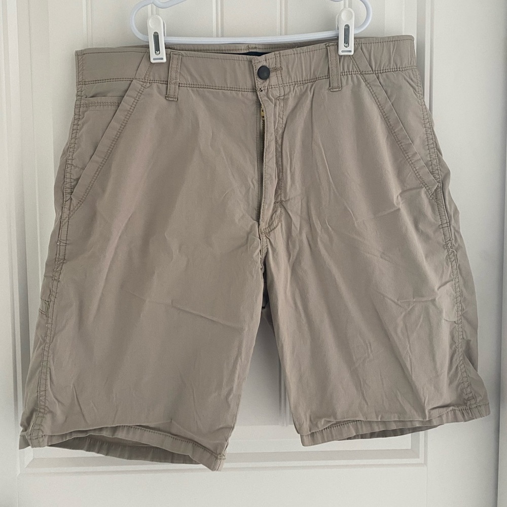 WRANGLER - Men’s khaki shorts with elastic waist size 34